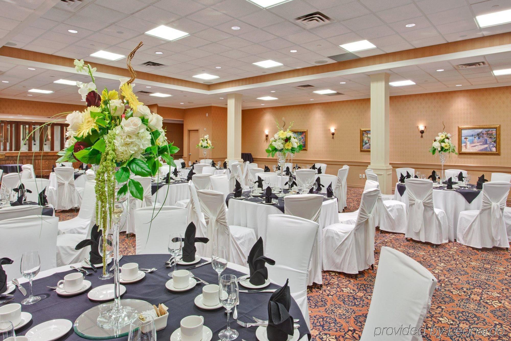 Holiday Inn Toronto - Yorkdale Ресторан фото