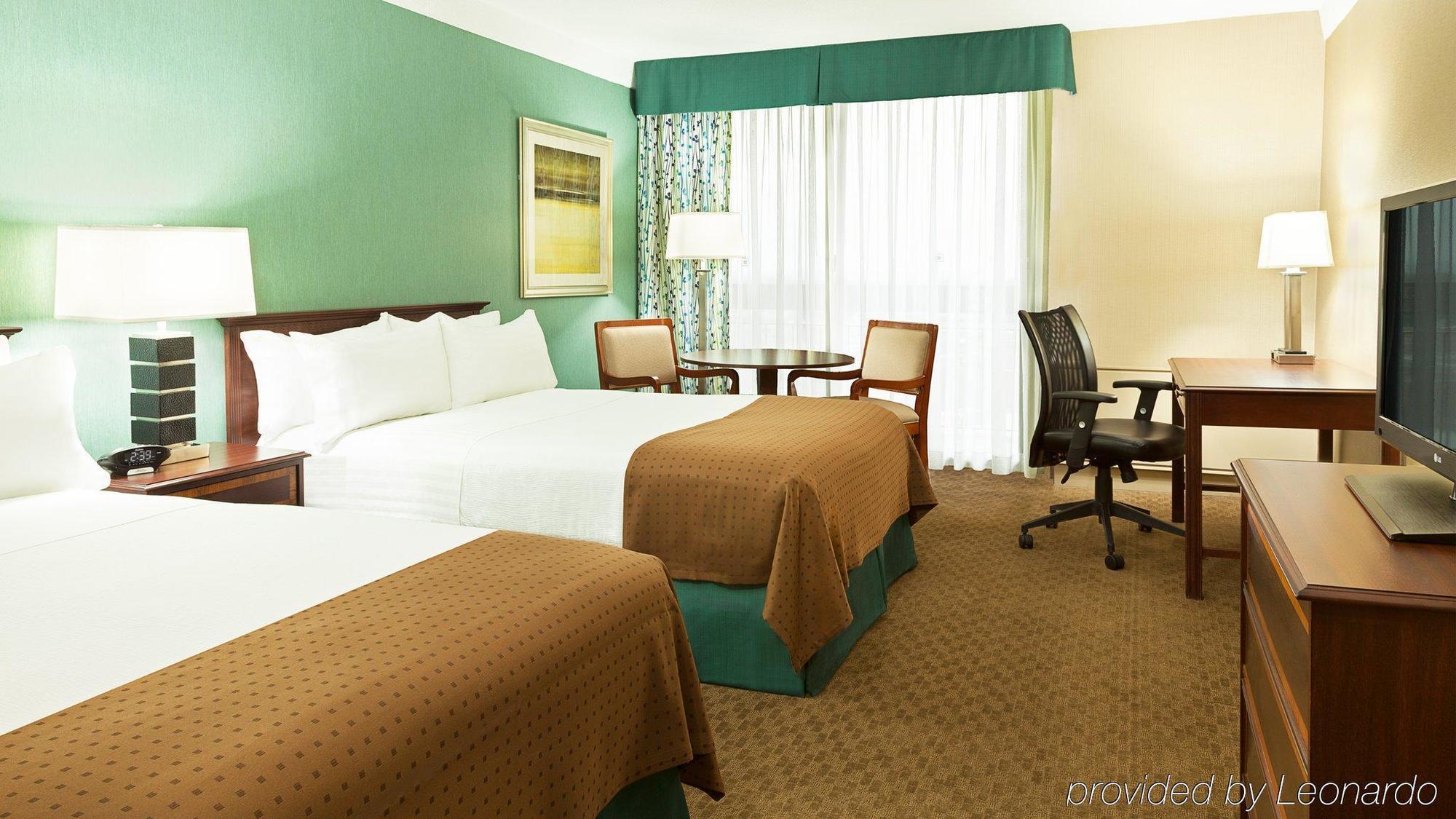 Holiday Inn Toronto - Yorkdale Экстерьер фото