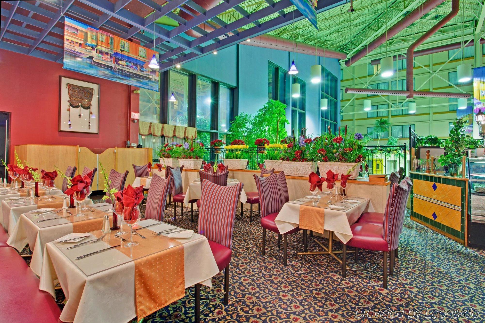 Holiday Inn Toronto - Yorkdale Экстерьер фото