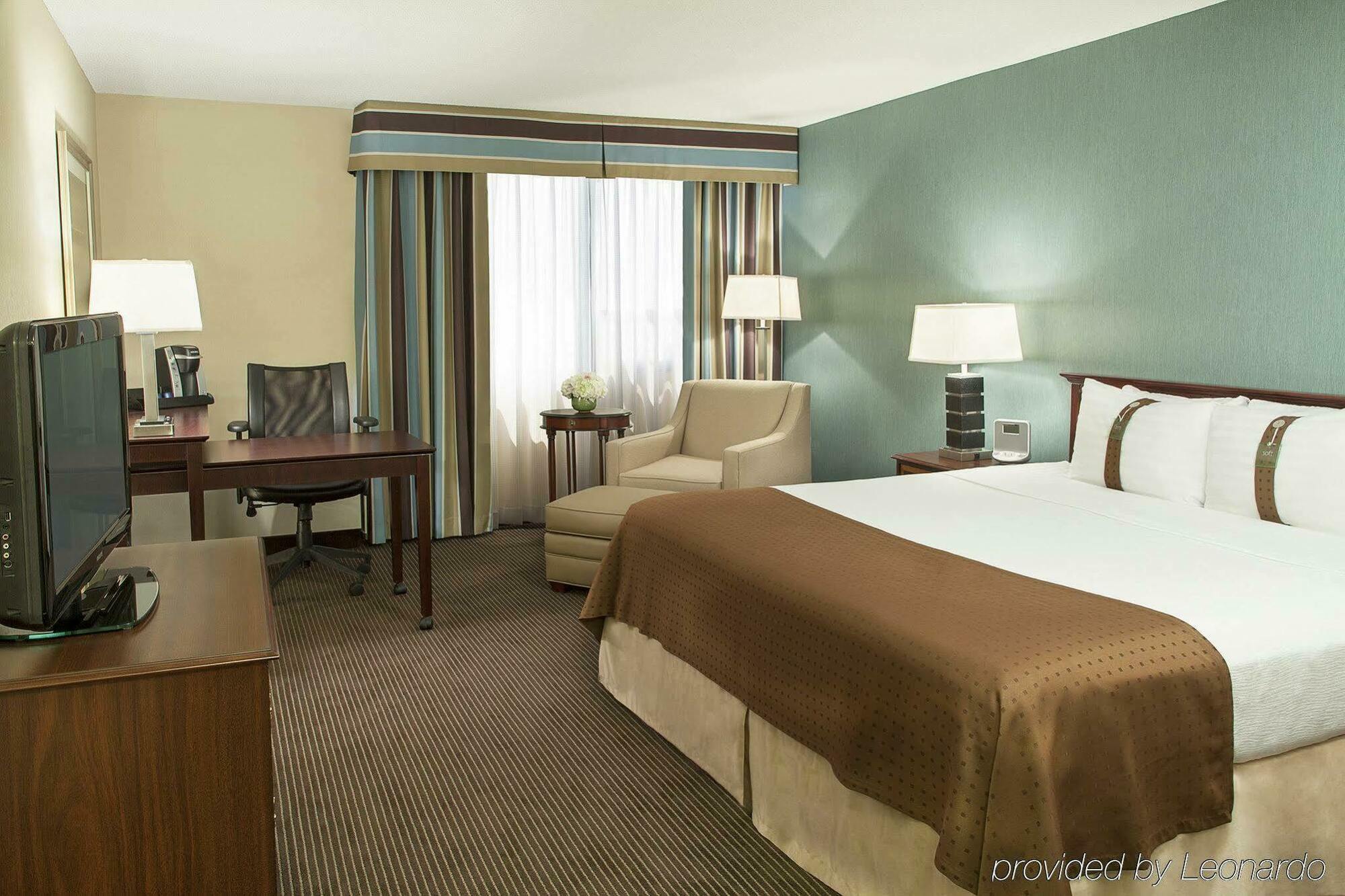 Holiday Inn Toronto - Yorkdale Экстерьер фото