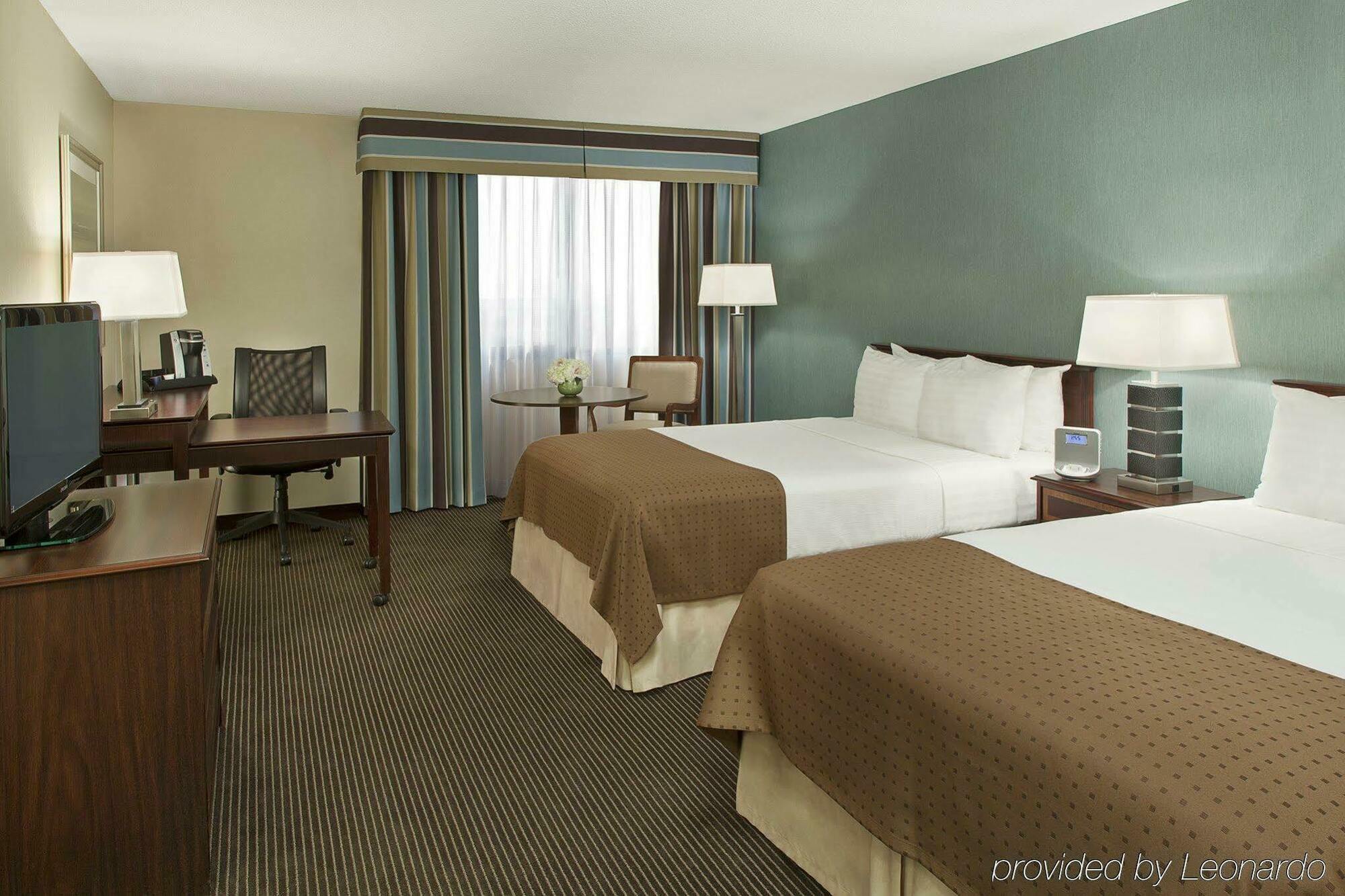 Holiday Inn Toronto - Yorkdale Экстерьер фото