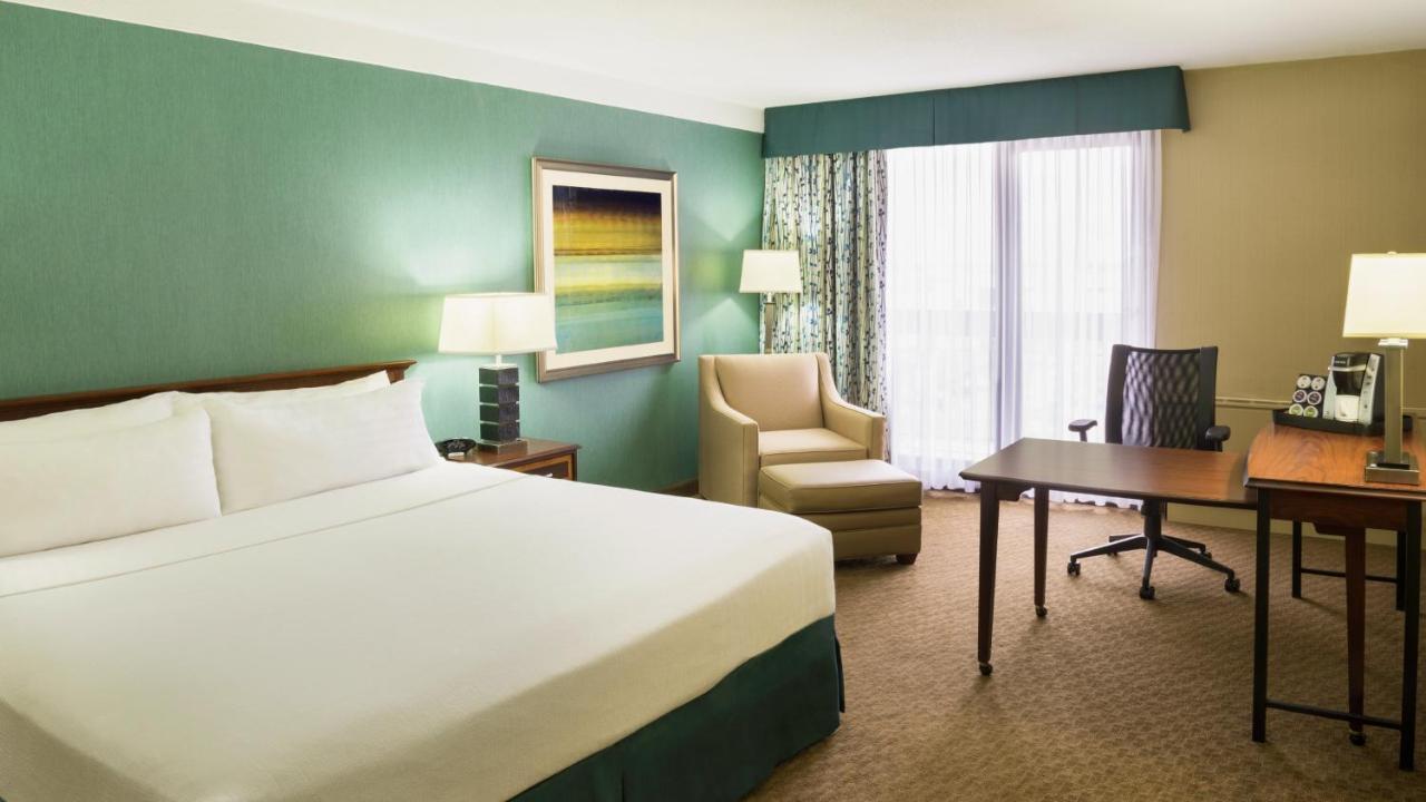 Holiday Inn Toronto - Yorkdale Экстерьер фото