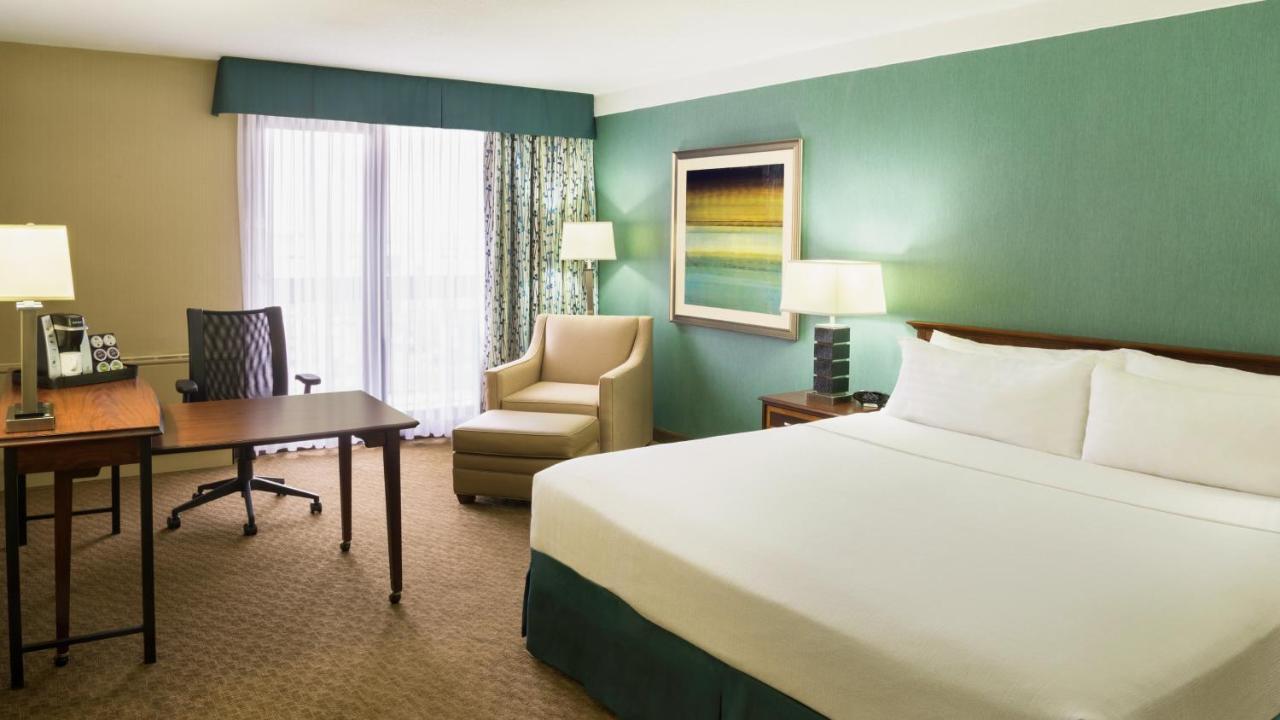 Holiday Inn Toronto - Yorkdale Экстерьер фото