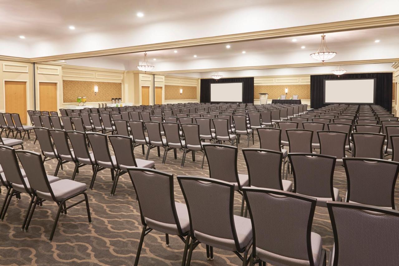 Holiday Inn Toronto - Yorkdale Экстерьер фото